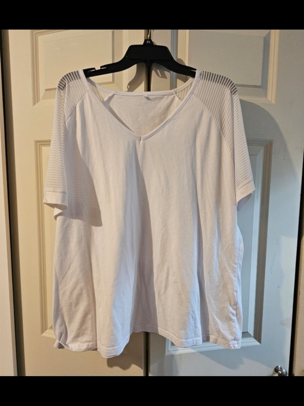 Relaxed V-Neck Short Sleeve Top in White